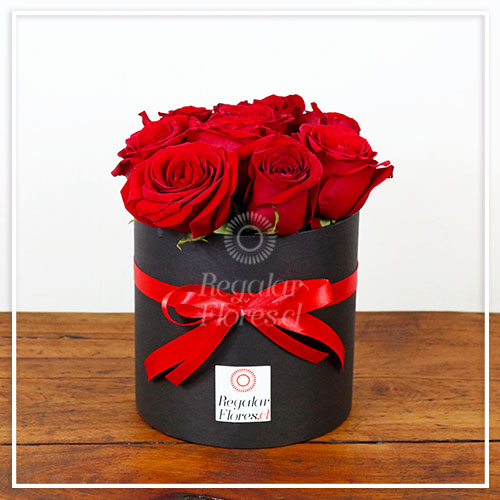 Caja cilindro negra 9 rosas