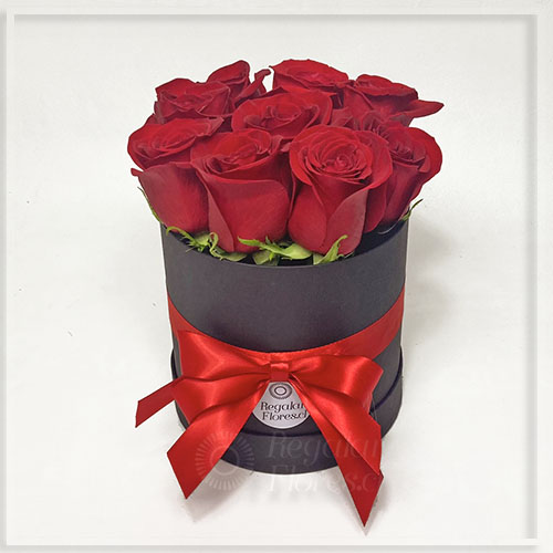 Caja cilindro negra 9 rosas