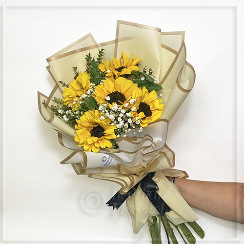 Ramo 5 girasoles | Regalar Flores, Envio de flores, desayunos y regalos a domicilio