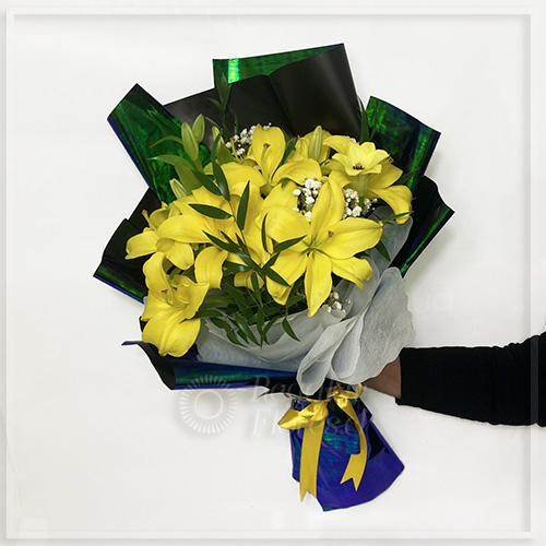 Ramo 5 lilium amarillos | Regalar Flores, Envio de flores, desayunos y regalos a domicilio