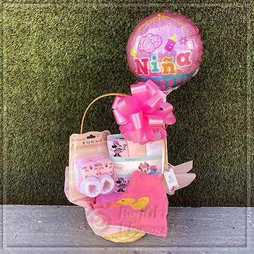 Canastito Ropita con globo rosado | Regalar Flores, Envio de flores, desayunos y regalos a domicilio