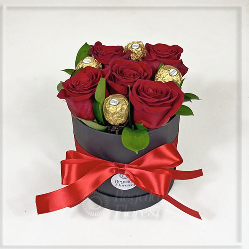 cilindro negro 5 rosas y 4 bombones | Regalar Flores, Envio de flores, desayunos y regalos a domicilio