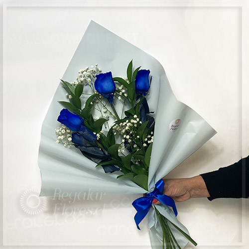 Ramo 3 rosas azules