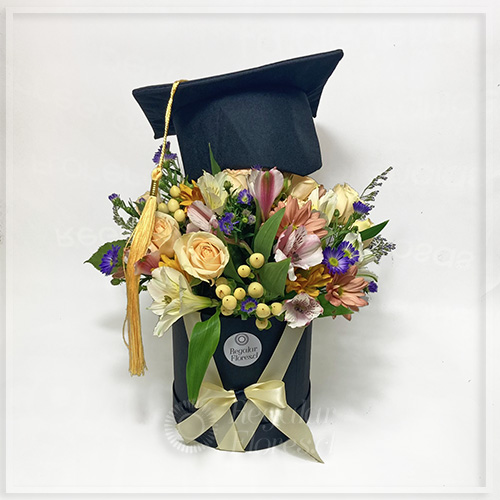 Caja graduación con birrete | Regalar Flores, Envio de flores, desayunos y regalos a domicilio