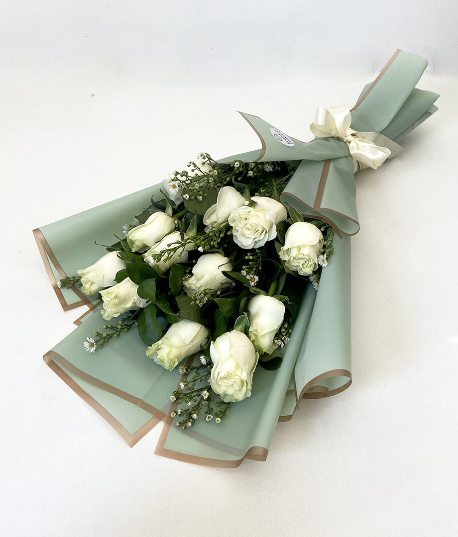 Ramo 12 rosas blancas_1