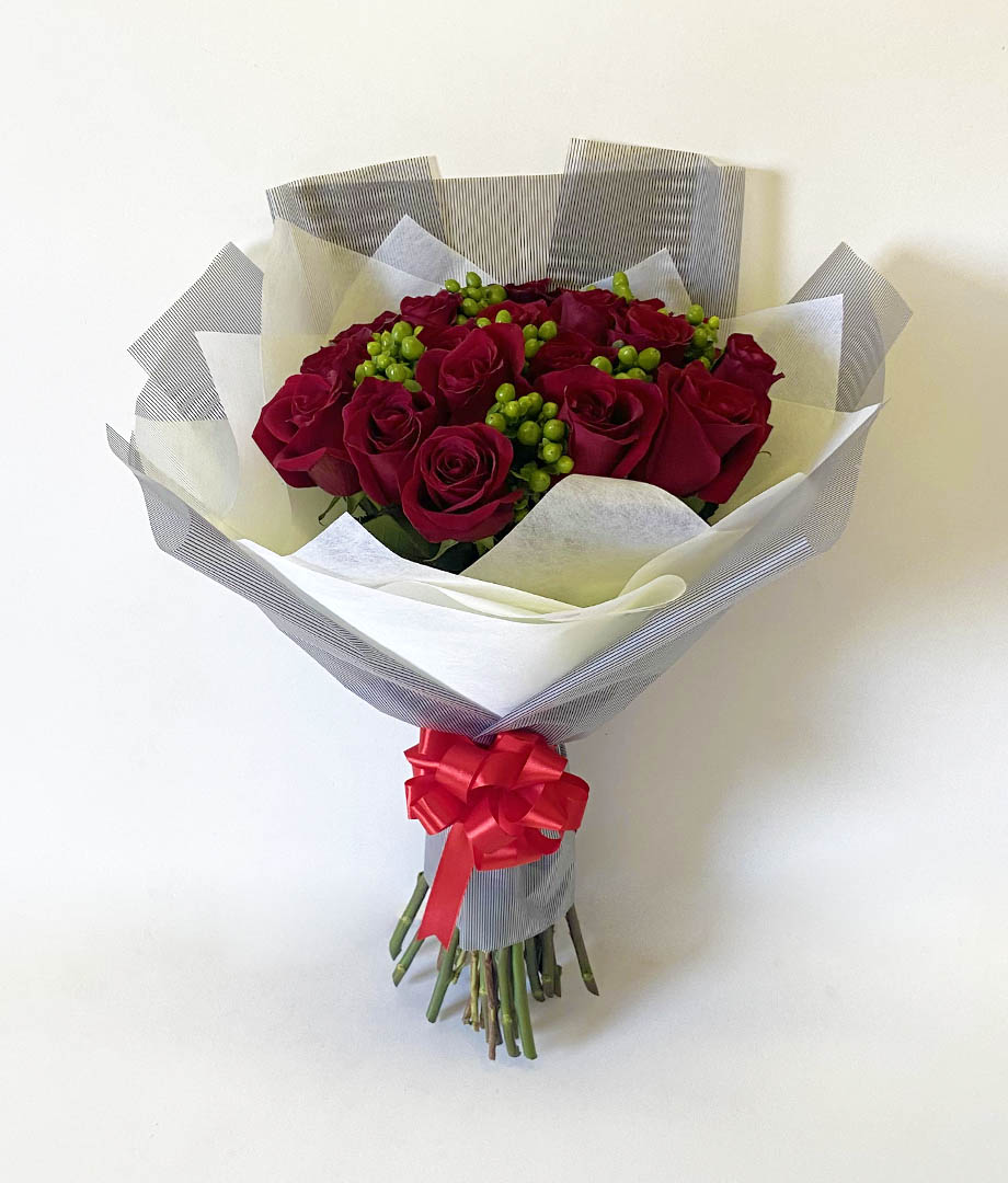 Ramo 20 rosas e hypericum_1