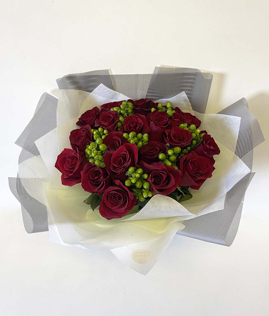 Ramo 20 rosas e hypericum_3