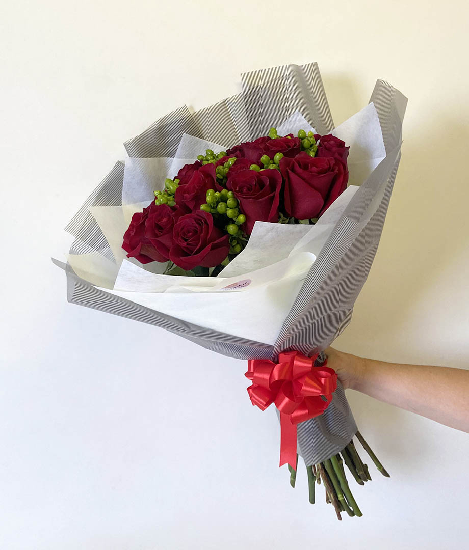 Ramo 20 rosas e hypericum_4