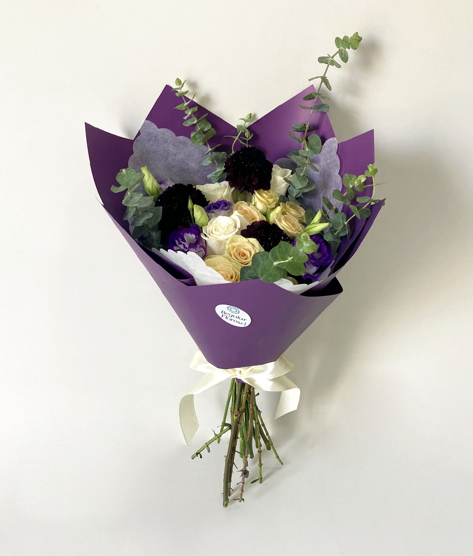 Ramo Silvia. Escabiosas y lisianthus